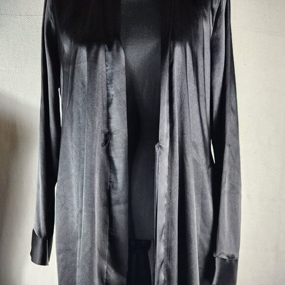 Apt. 9 Intimates Black Satin Feel Poly Long Sleeve Contrast Cuff Robe Size M - Picture 16 of 16